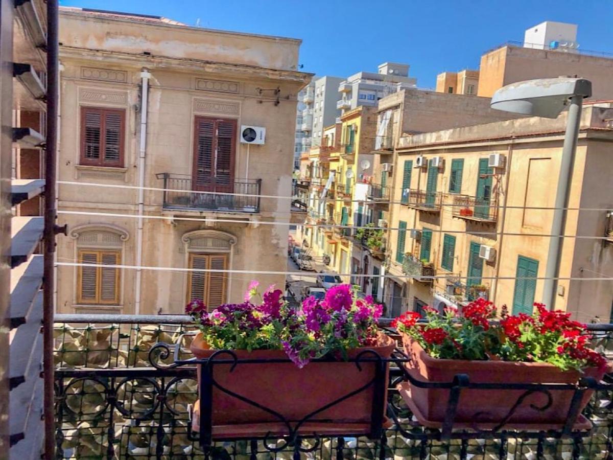 Via Aurispa 60 Palermo Bagian luar foto